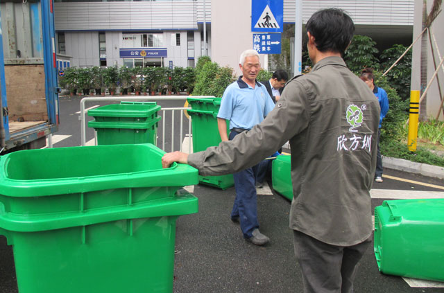 深圳嘉葆潤房地產訂購塑料環保垃圾桶